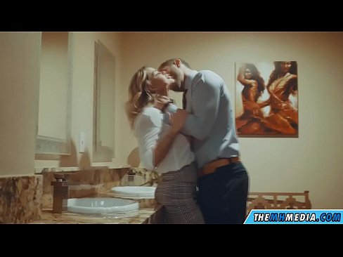 ❤️ Όταν μια πλούσια ξανθιά σε αποπλανεί σε μια δημόσια τουαλέτα ️ Ανώμαλο πορνό ❌❤